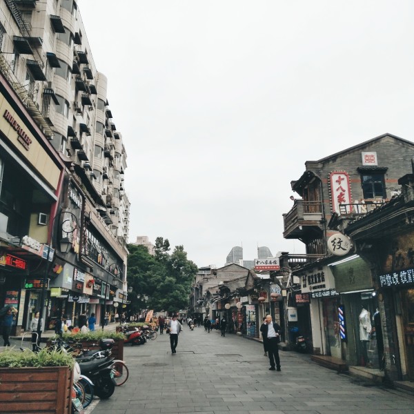 廖海保最新動態(tài)揭秘，小巷深處的獨特風(fēng)味探秘之旅